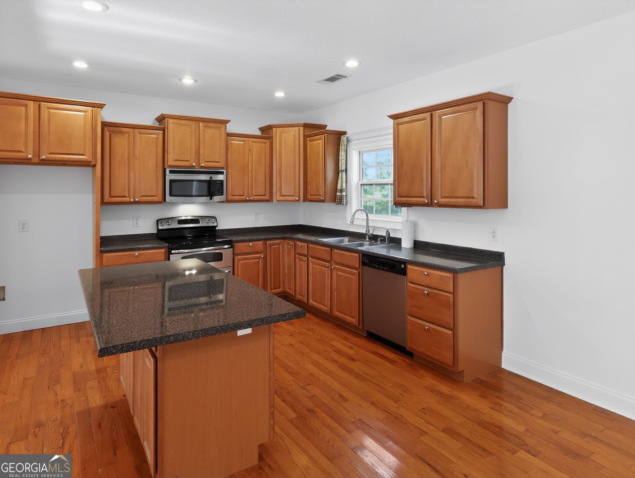 766 Drew Allen Road Williamson, GA 30292 - Photo 7 of 32