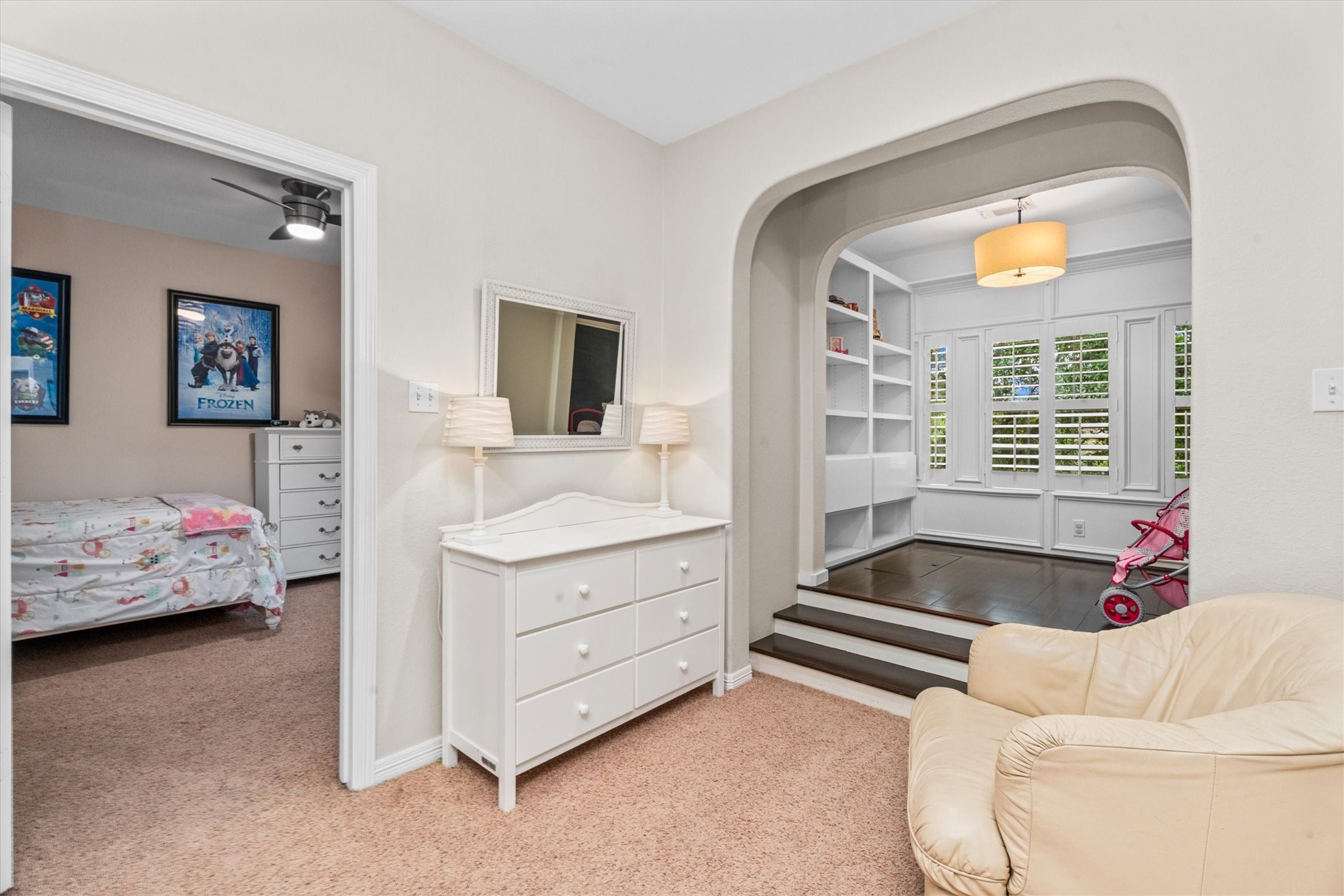 9822 Prairie Clover Lane Spring, TX 77379 - Photo 33 of 46 a living room with furniture and a potted plant