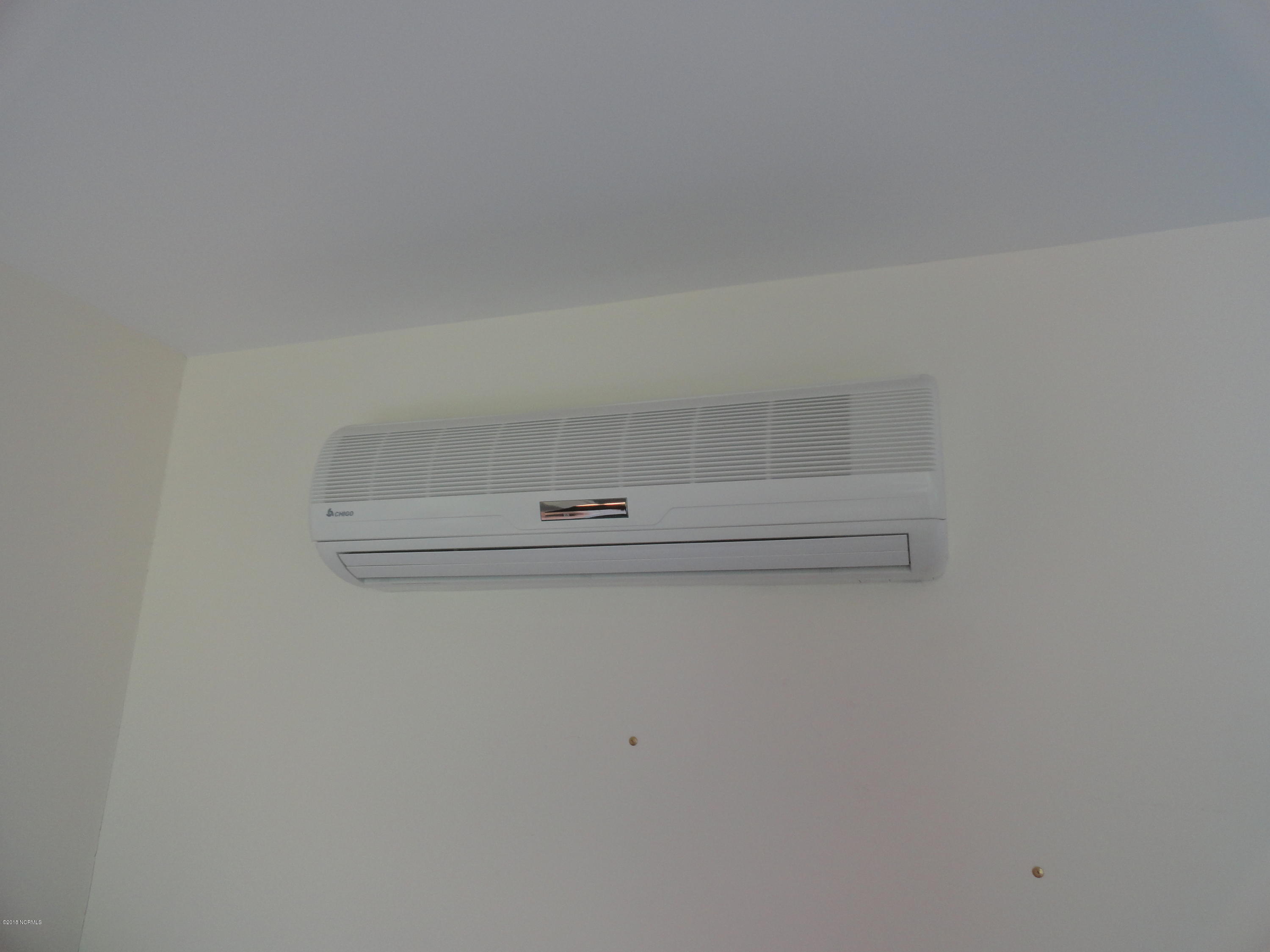 222 Snead Road New Bern, NC 28560 - Photo 15 of 35 Heat/Cool in the Sun Room