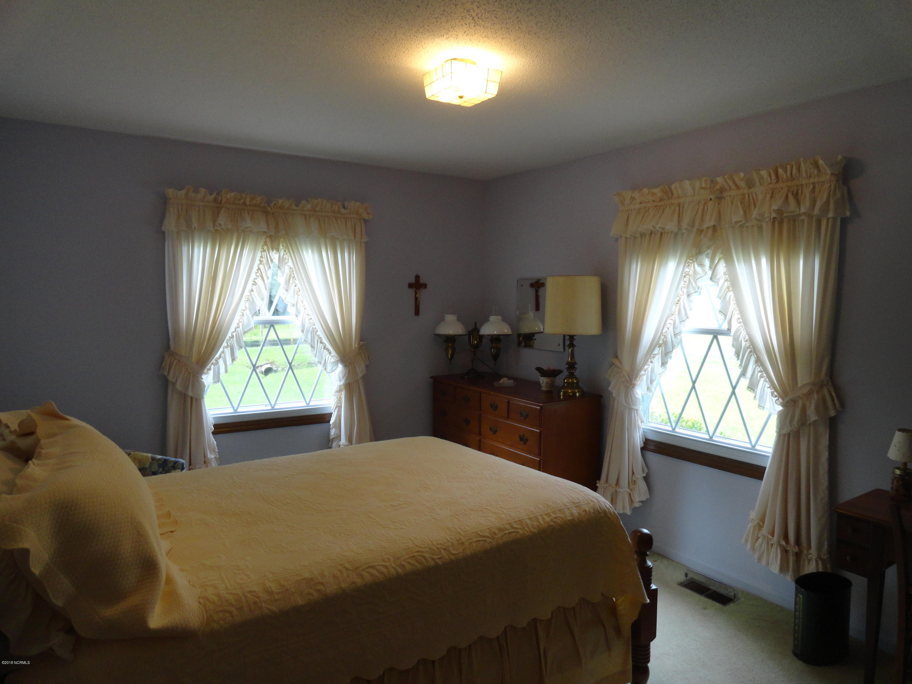 222 Snead Road New Bern, NC 28560 - Photo 21 of 35 The Blue Room