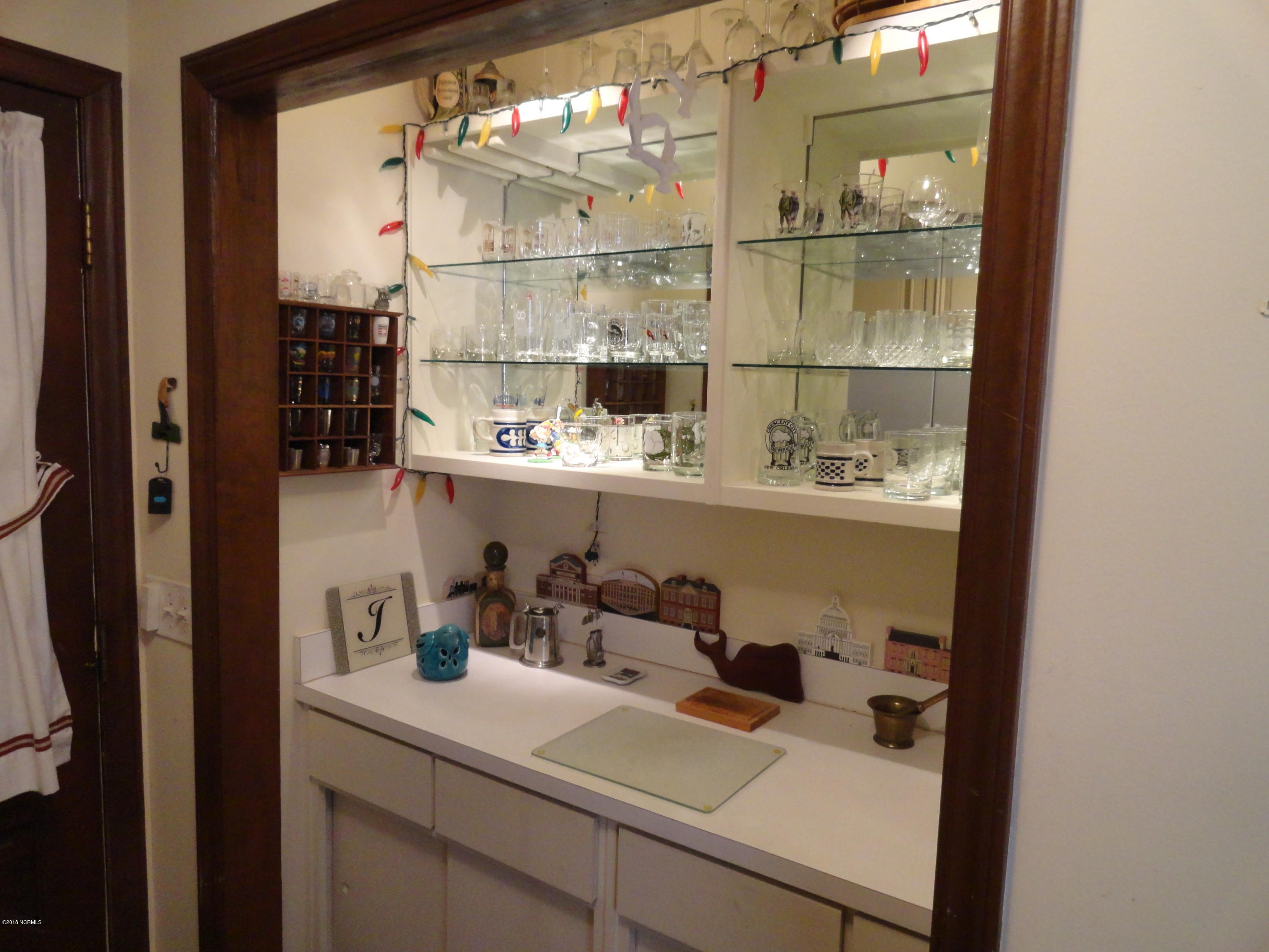 222 Snead Road New Bern, NC 28560 - Photo 10 of 35 Butler's Pantry