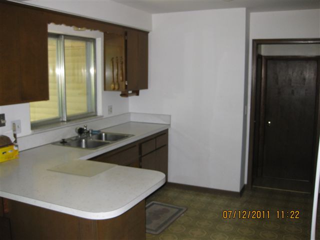 37149 Kelly Road Clinton Township, MI 48036 - Photo 5 of 18 31086640-4.JPG