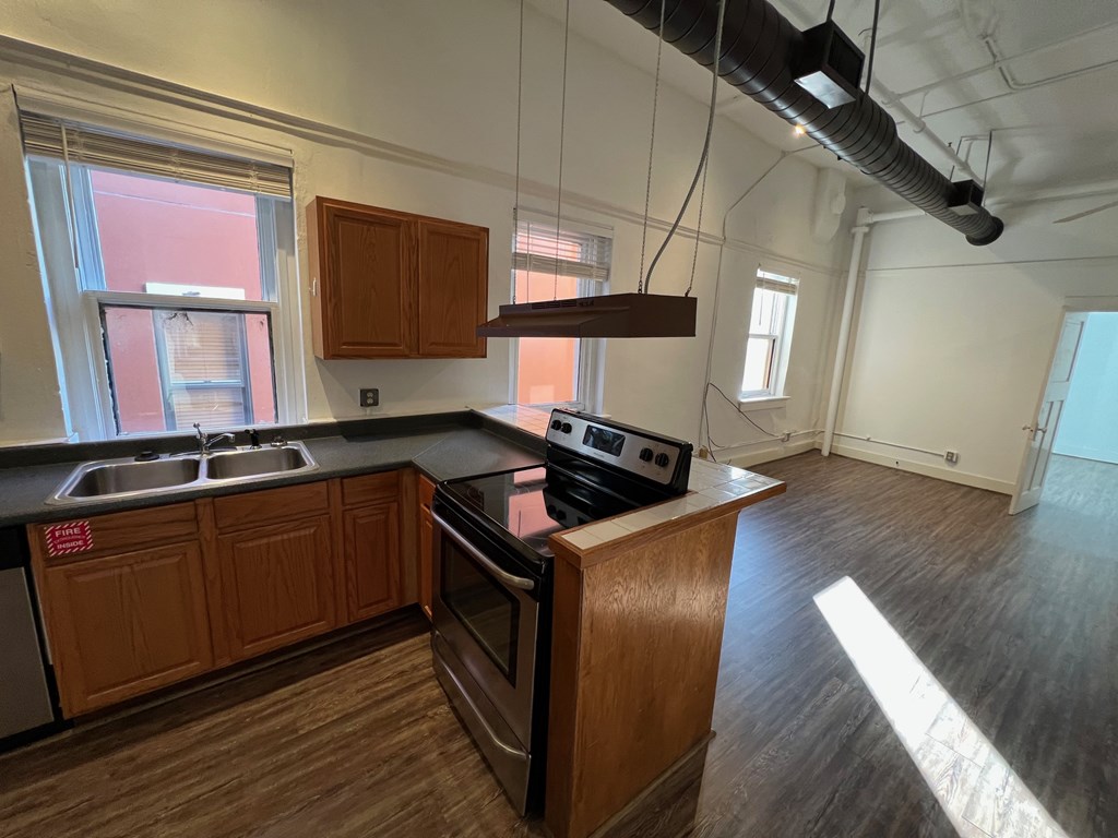 1106 Broadway, Unit 1106C Columbus, GA 31901 - Photo 12 of 22 Kitchen
