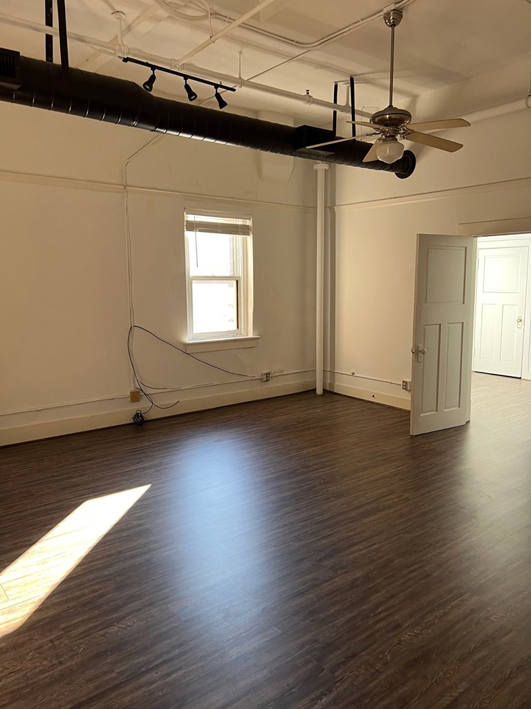 1106 Broadway, Unit 1106C Columbus, GA 31901 - Photo 6 of 22 Living area