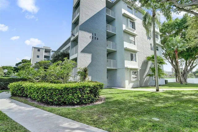 $248,800 | 2220 North Cypress Bend Drive, Unit 310, Pompano Beach, FL 33069