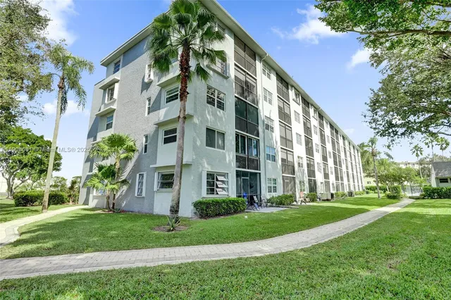 $248,800 | 2220 North Cypress Bend Drive, Unit 310, Pompano Beach, FL 33069