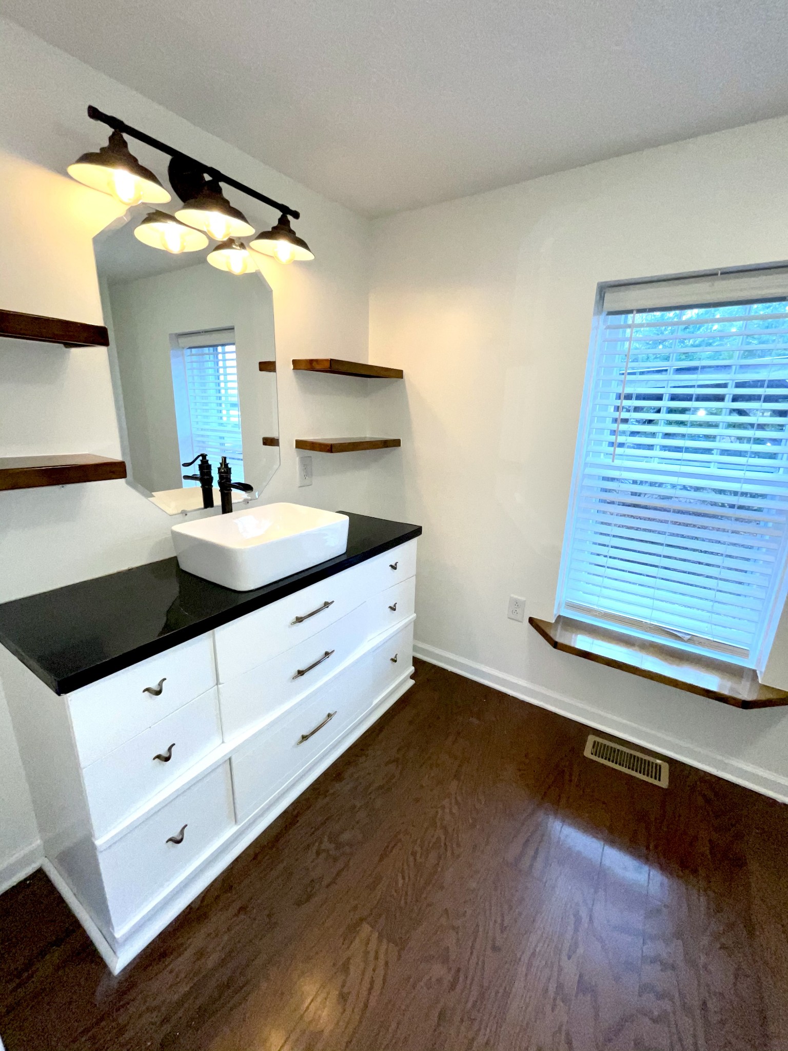 416 Creek Road Smithville, TN 37166 - Photo 22 of 27 Gallery Image 22