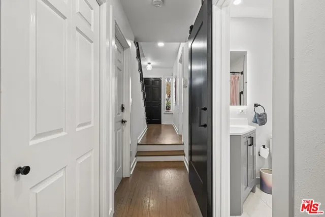 a view of entryway with livingroom