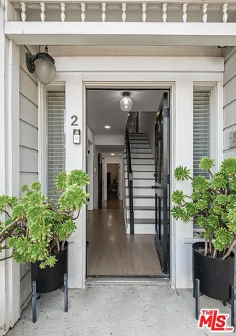 a view of entryway front of house