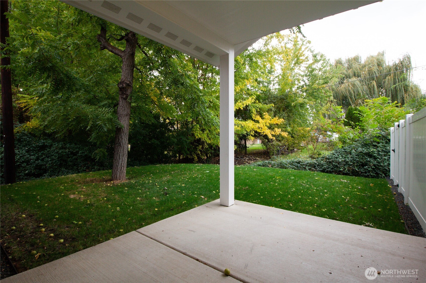 1037 Southeast Date Avenue, Unit 1 College Place, WA 99324 - Photo 4 of 24 a view of a garden with plants
