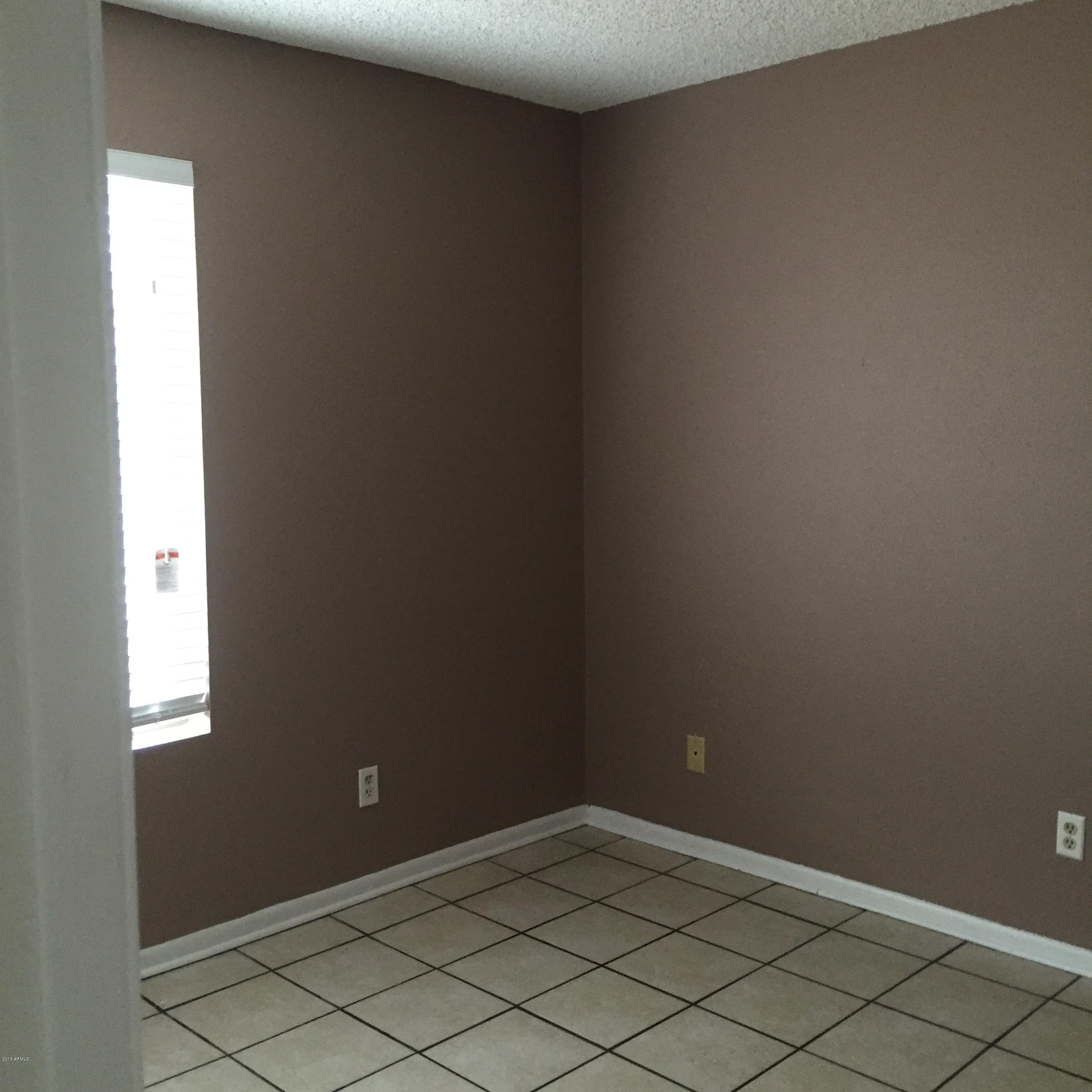 9002 West Roma Avenue Phoenix, AZ 85037 - Photo 14 of 33 PHOENIX 9002 016