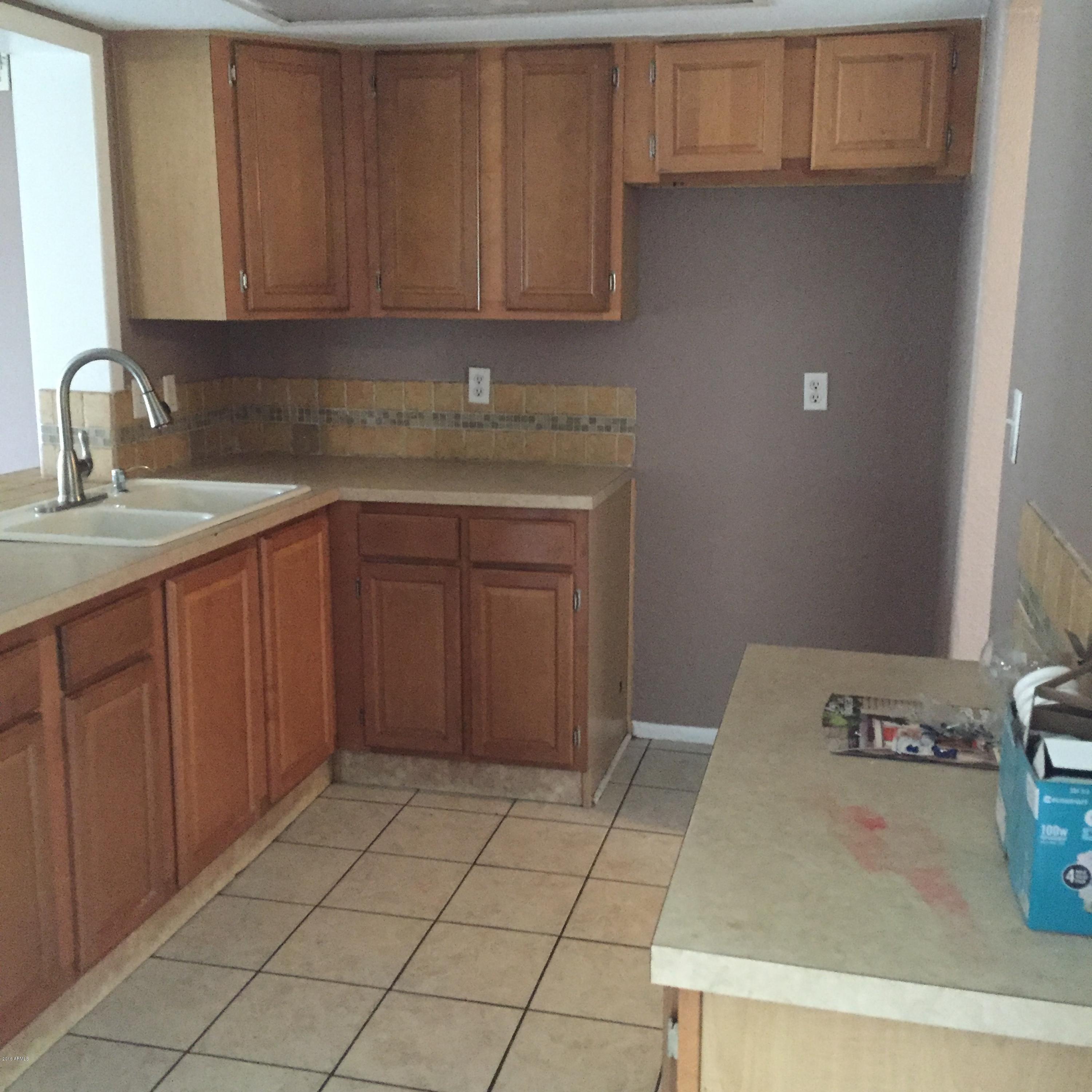 9002 West Roma Avenue Phoenix, AZ 85037 - Photo 4 of 33 PHOENIX 9002 006