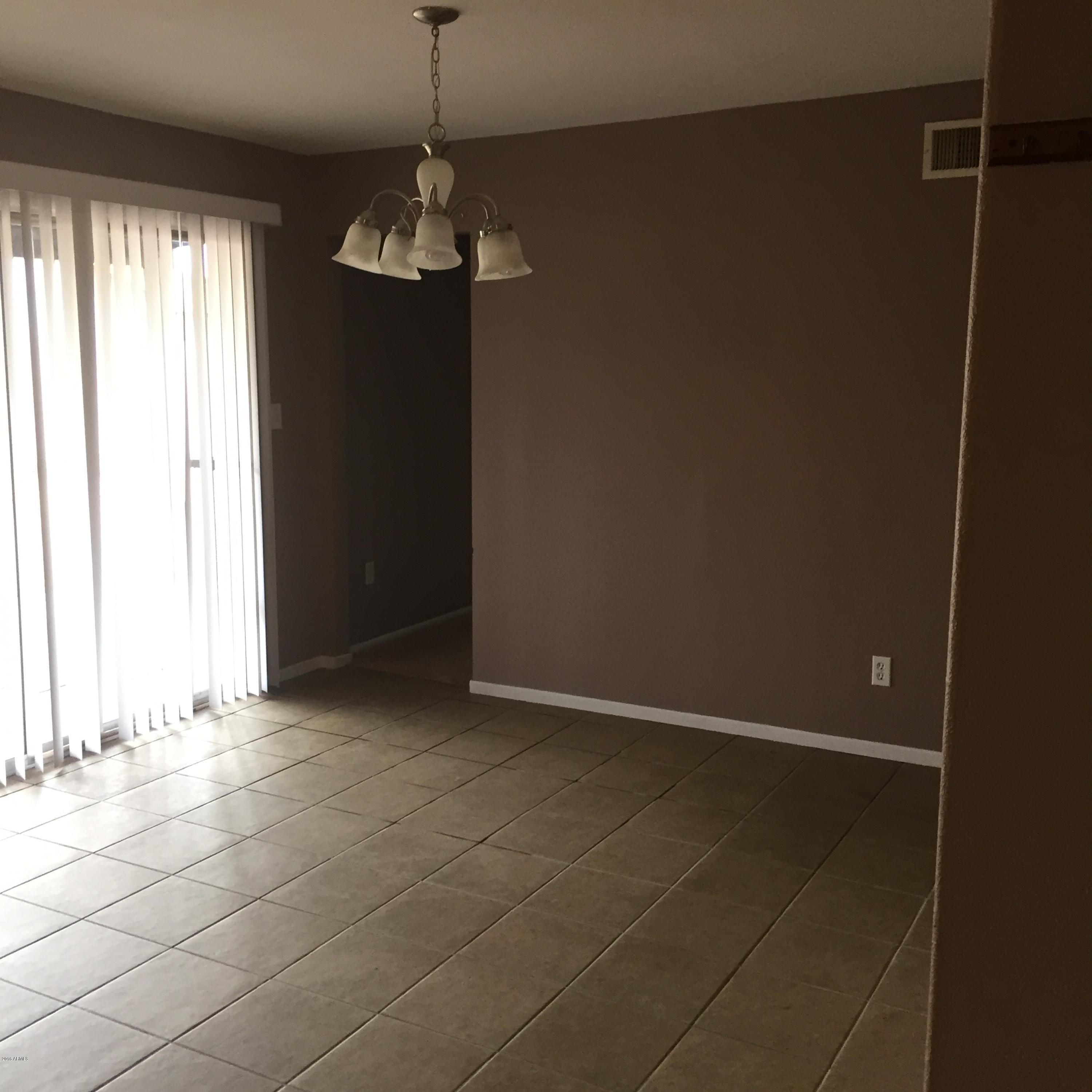 9002 West Roma Avenue Phoenix, AZ 85037 - Photo 7 of 33 PHOENIX 9002 009