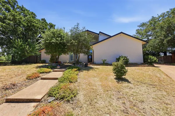 $369,900 | 2700 Shadow Wood Court, Arlington, TX 76006