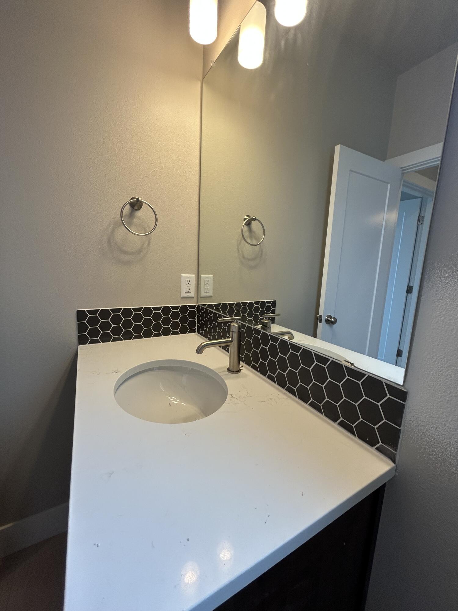 3910 Southwest 39th Street, Unit LOT 40 Redmond, OR 97756 - Photo 20 of 26 Guest sink