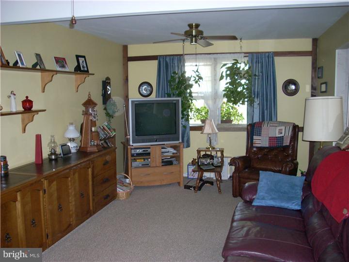 1209 Dennis Road Southampton, PA 18966 - Photo 12 of 18 Family Room