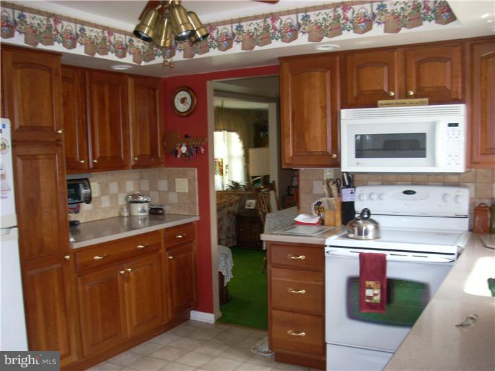 1209 Dennis Road Southampton, PA 18966 - Photo 8 of 18 Kitchen