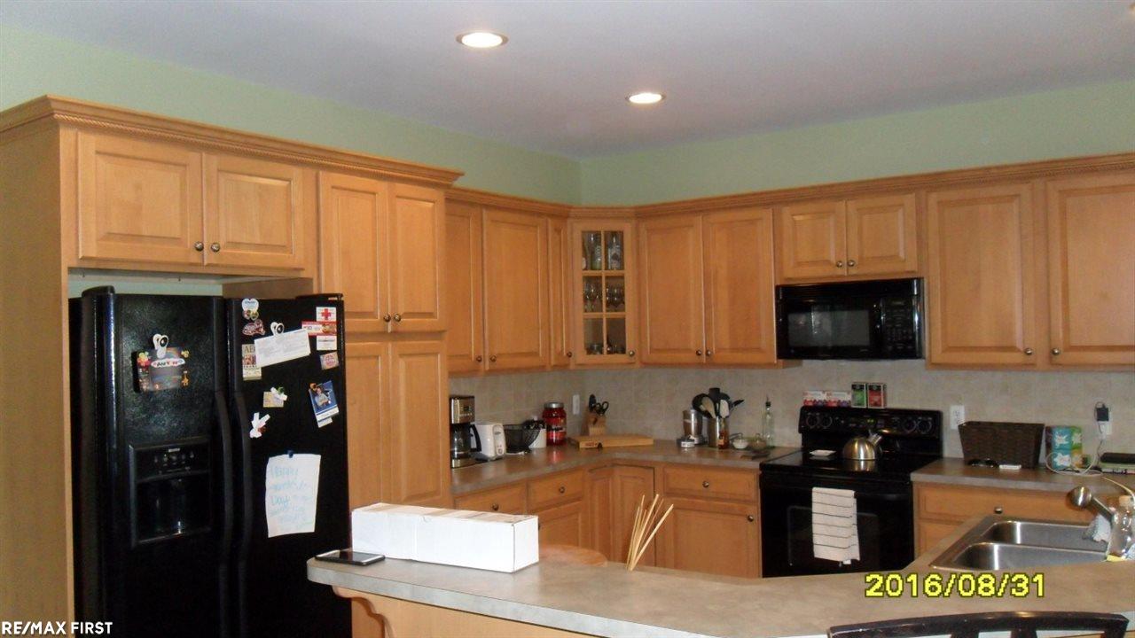 2531 Empire Court Rochester, MI 48309 - Photo 39 of 39 31306214-41.JPG