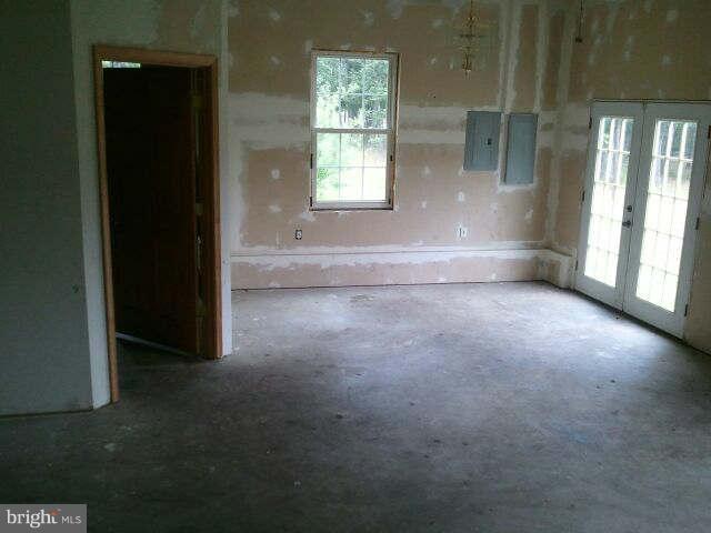 7260 Valley Road Berkeley Springs, WV 25411 - Photo 8 of 10 Interior (General)