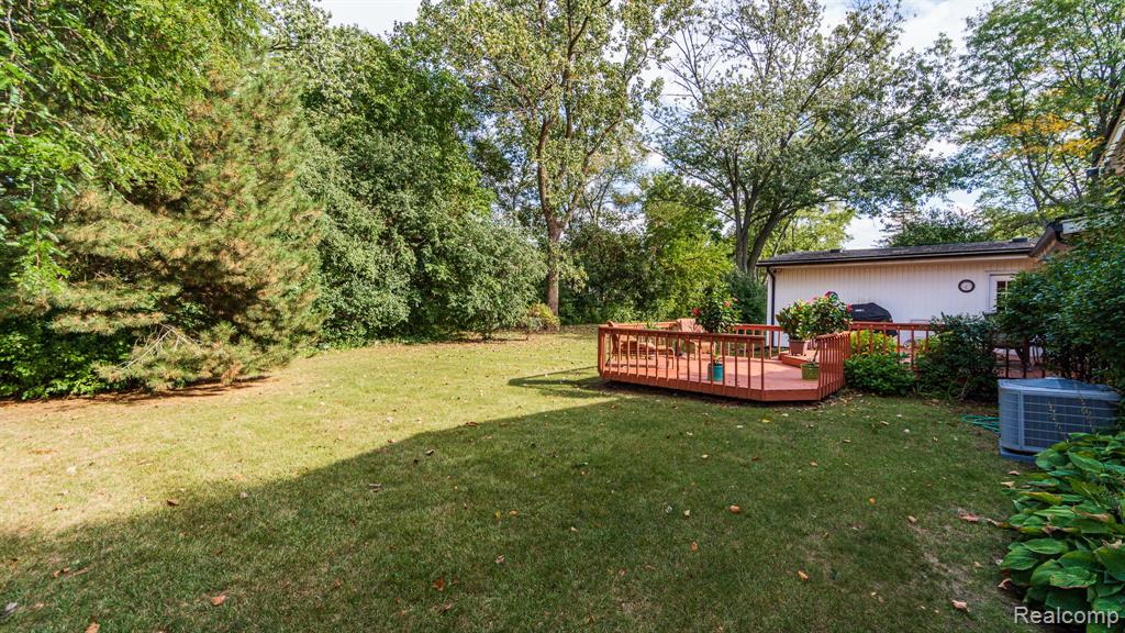 28012 Ridgebrook Road Farmington Hills, MI 48334 - Photo 38 of 43