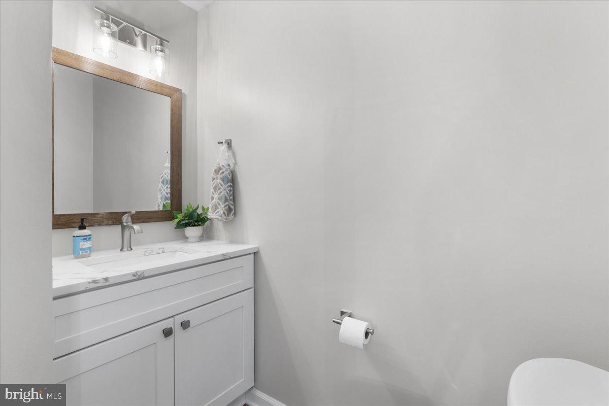 21094 Cornerpost Square Ashburn, VA 20147 - Photo 10 of 29