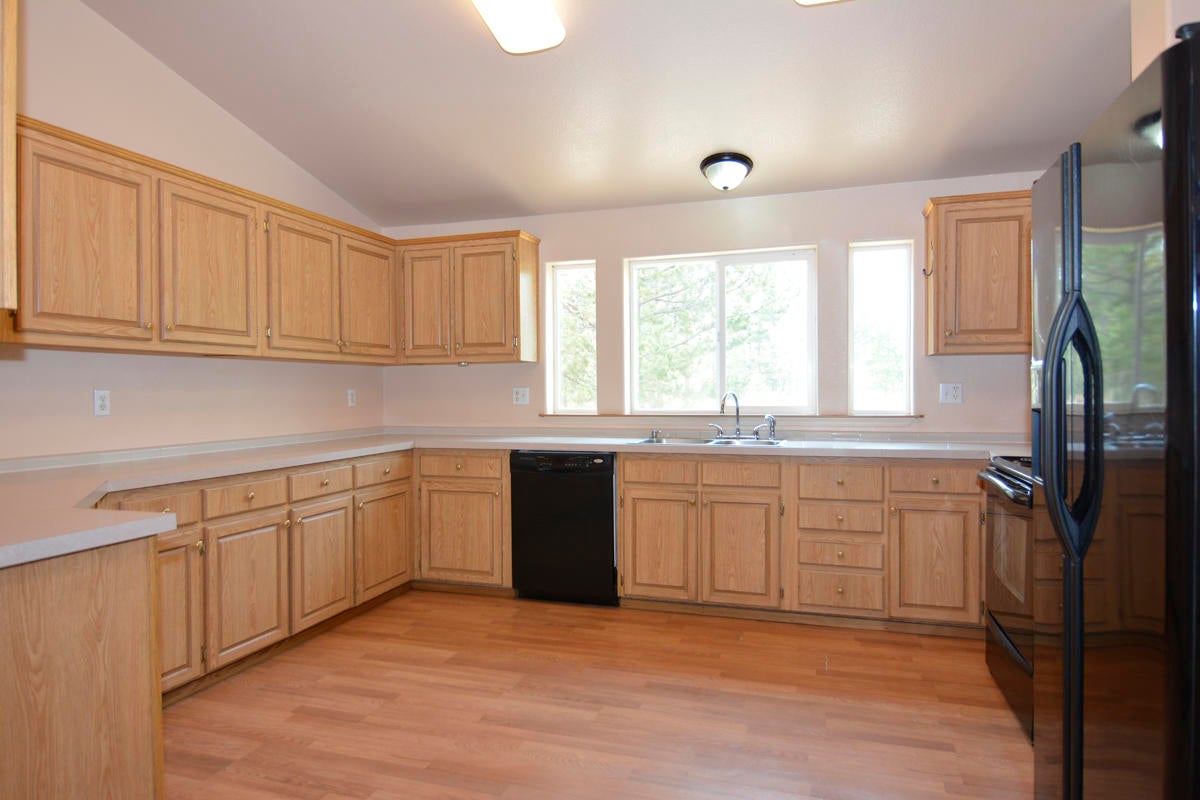 51340 Dianne Road La Pine, OR 97739 - Photo 19 of 36 19