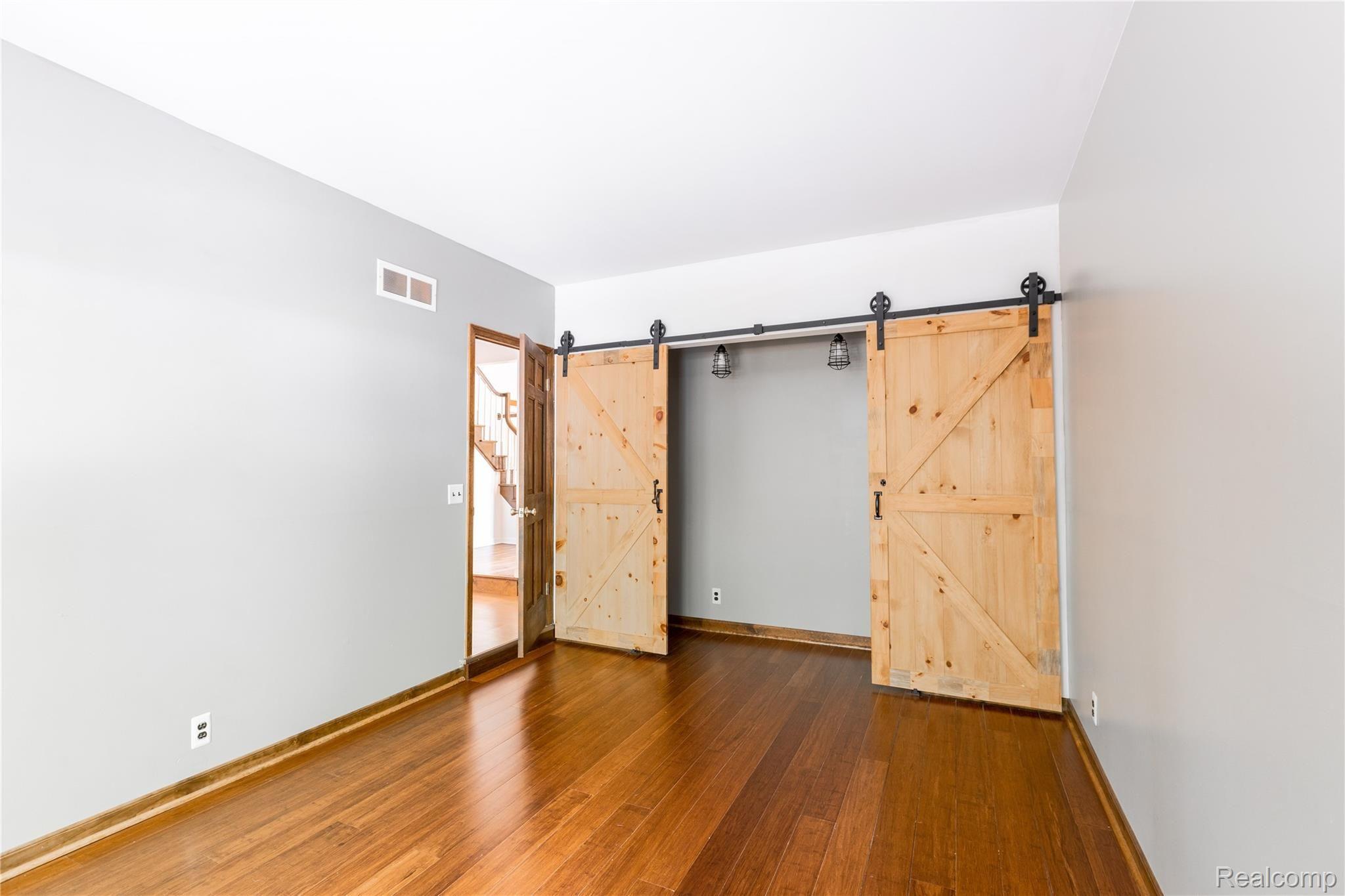 8443 Bridge Road Grosse Ile, MI 48138 - Photo 19 of 33 Barn door in 1st. flr bedroom.