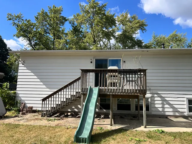 a view of a roof deck with wooden floor and fence