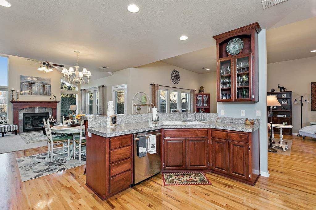 923 St Andrews Way Eagle Point, OR 97524 - Photo 10 of 32 Additional Photo