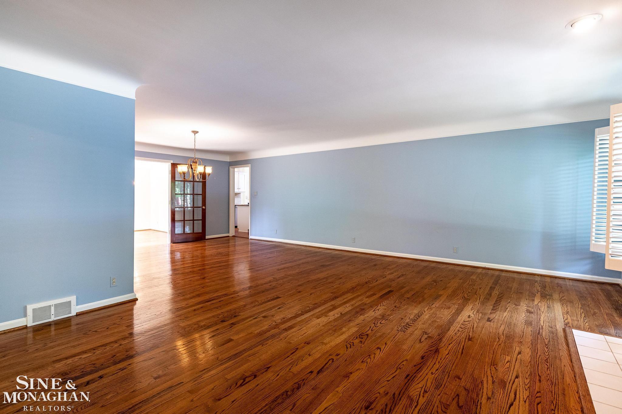 945 North Renaud Road Grosse Pointe Woods, MI 48236 - Photo 4 of 28