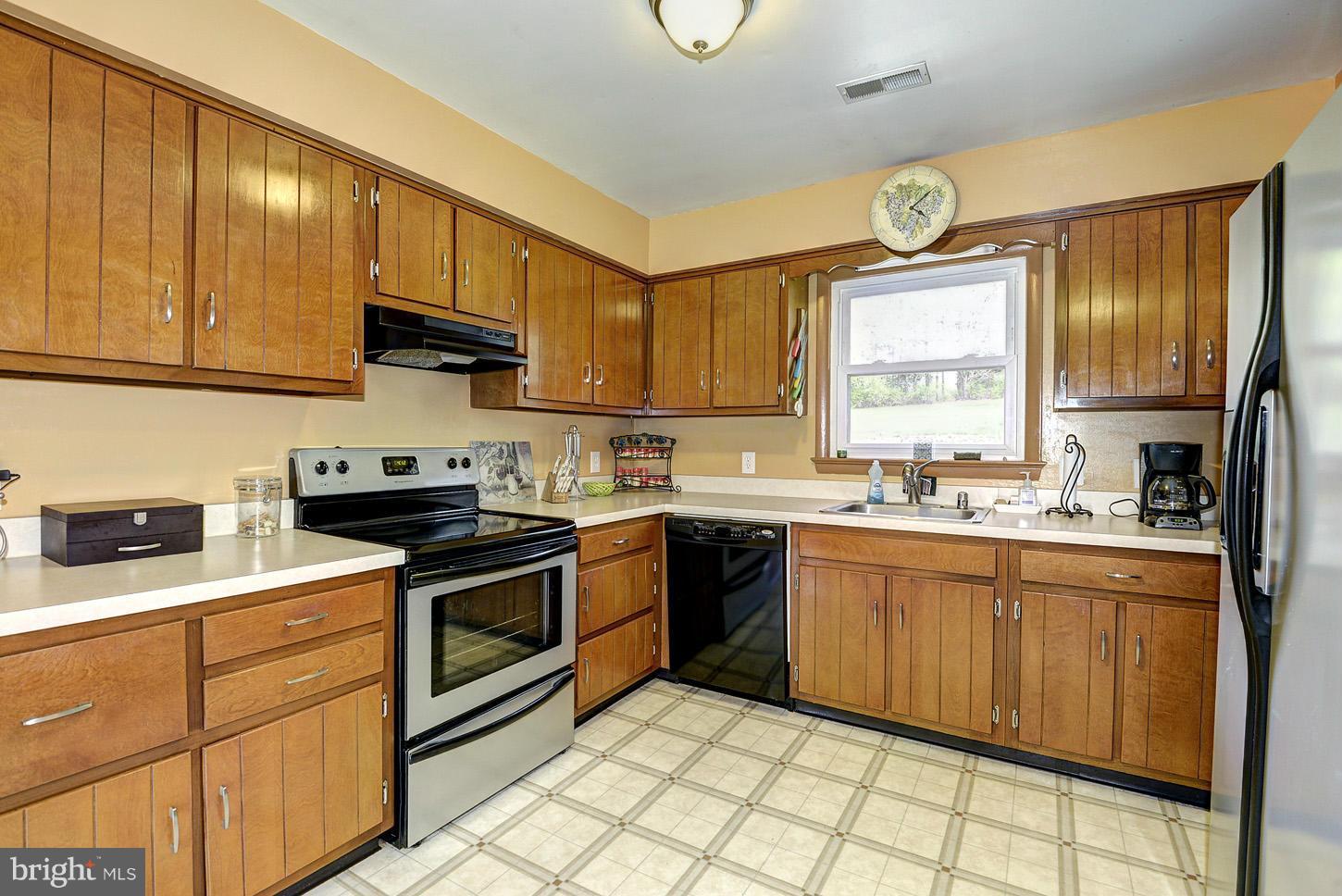 6105 Ravenwood Road Mount Airy, MD 21771 - Photo 5 of 30 Kitchen