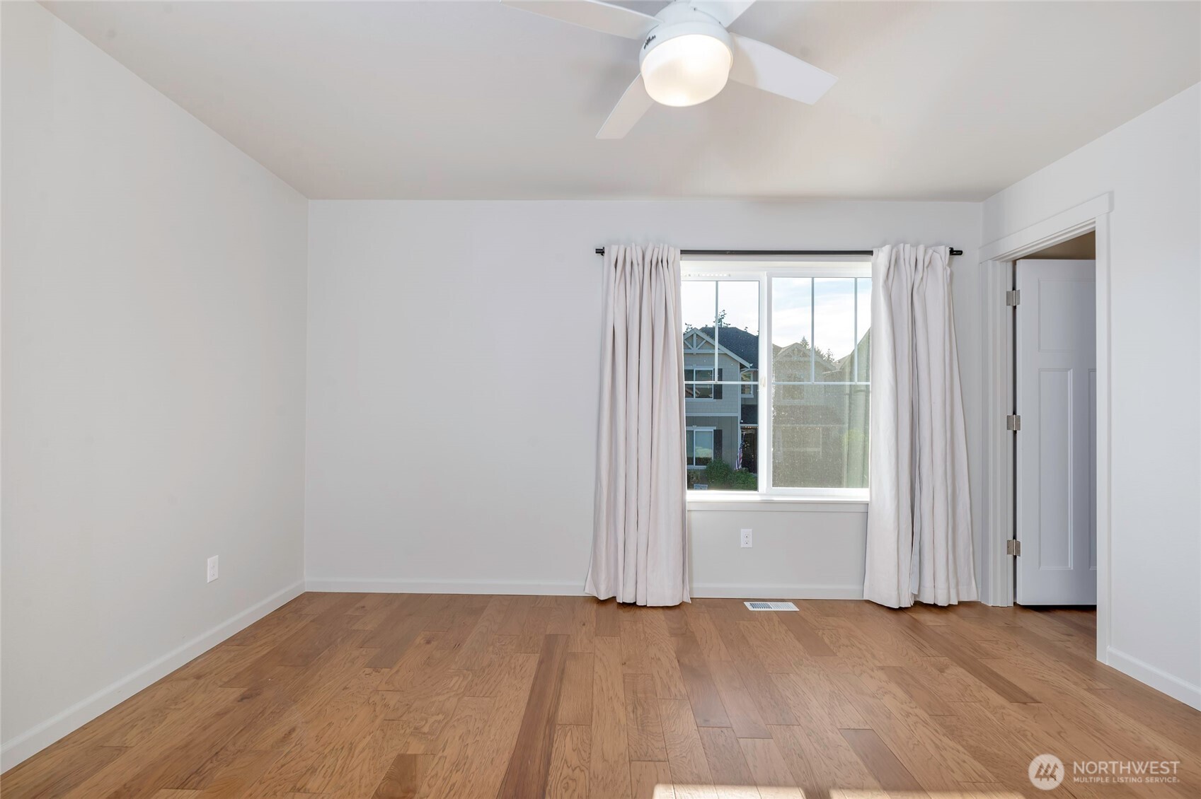 11290 Borgen Loop Northwest Gig Harbor, WA 98332 - Photo 19 of 26 an empty room with window