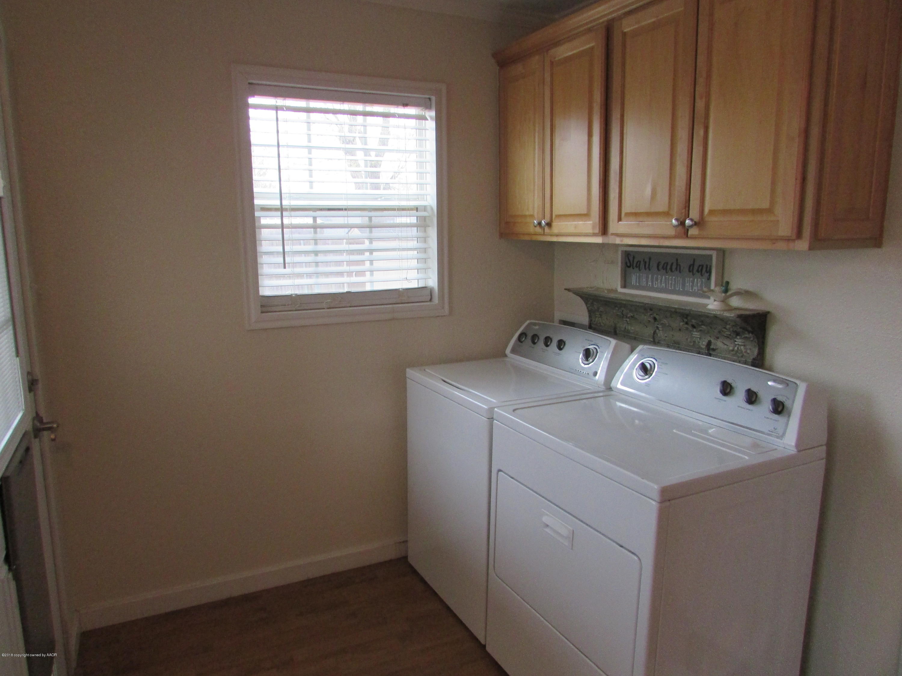 4605 South Travis Street Amarillo, TX 79110 - Photo 14 of 17 a utility room with dryer and washer