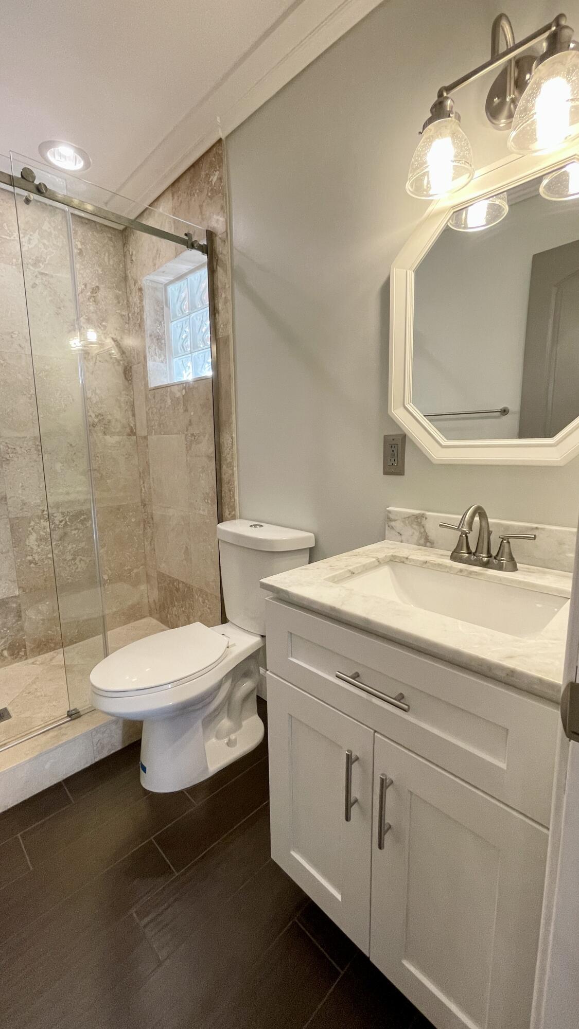 103 East Riverside Drive Jupiter, FL 33469 - Photo 19 of 66 Guest Bath