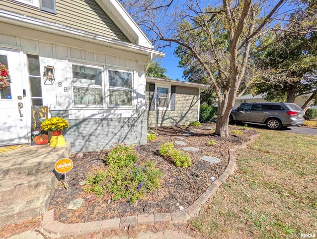 $174,900 | 1589 West Water Street, Galesburg, IL 61401