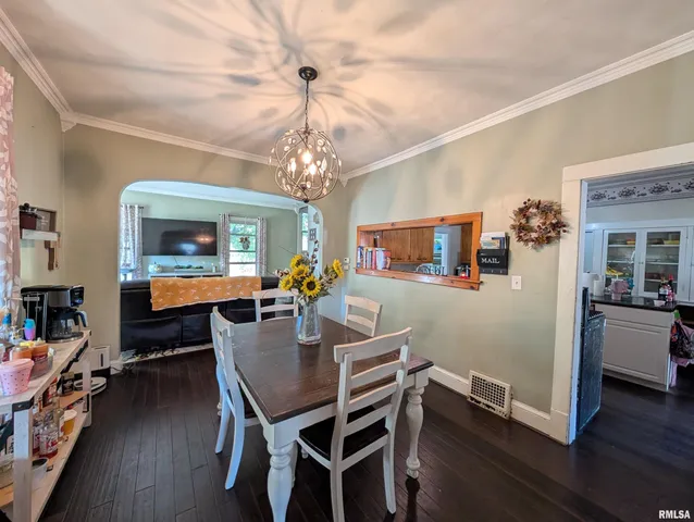 $174,900 | 1589 West Water Street, Galesburg, IL 61401