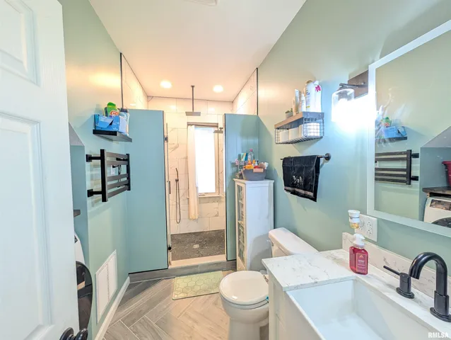 $174,900 | 1589 West Water Street, Galesburg, IL 61401