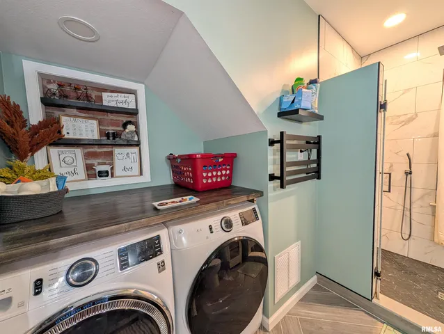 $174,900 | 1589 West Water Street, Galesburg, IL 61401