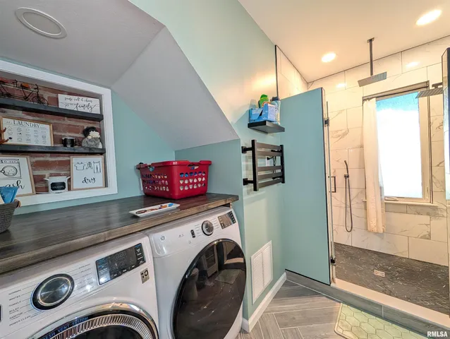 $174,900 | 1589 West Water Street, Galesburg, IL 61401