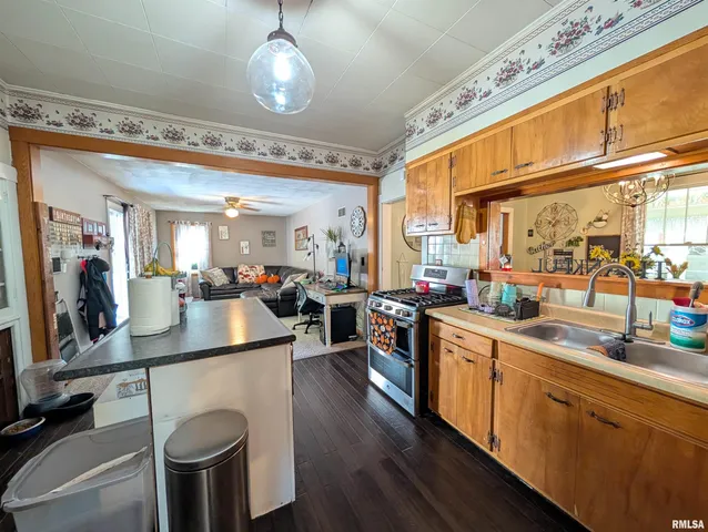 $174,900 | 1589 West Water Street, Galesburg, IL 61401