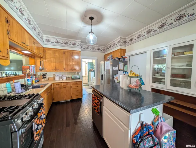 $174,900 | 1589 West Water Street, Galesburg, IL 61401