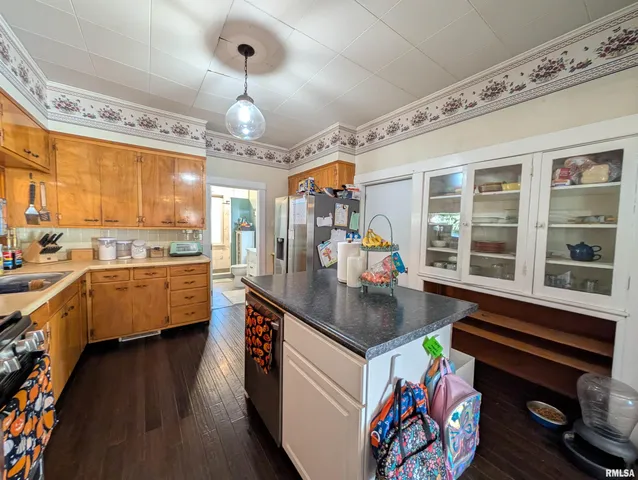 $174,900 | 1589 West Water Street, Galesburg, IL 61401