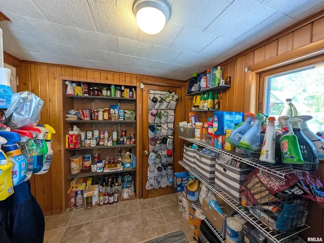 $174,900 | 1589 West Water Street, Galesburg, IL 61401