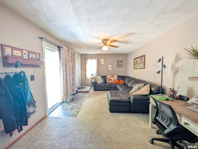 $174,900 | 1589 West Water Street, Galesburg, IL 61401