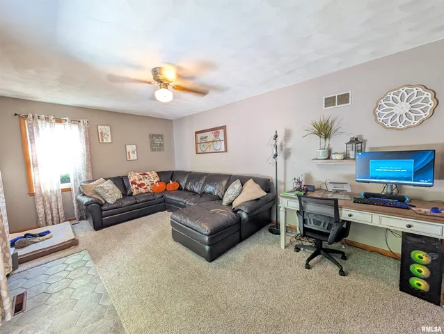 $174,900 | 1589 West Water Street, Galesburg, IL 61401