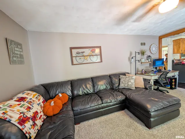 $174,900 | 1589 West Water Street, Galesburg, IL 61401