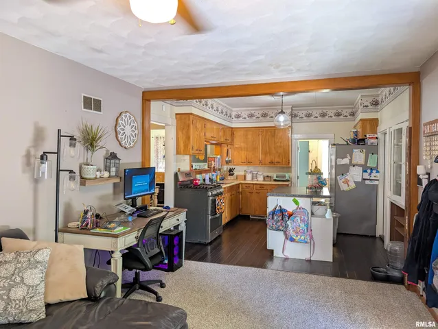 $174,900 | 1589 West Water Street, Galesburg, IL 61401