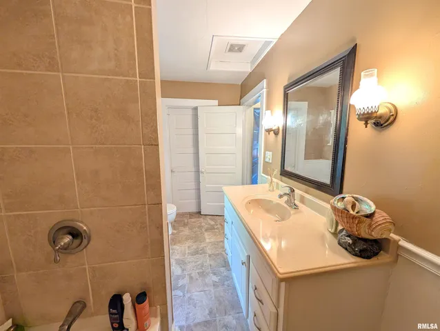 $174,900 | 1589 West Water Street, Galesburg, IL 61401