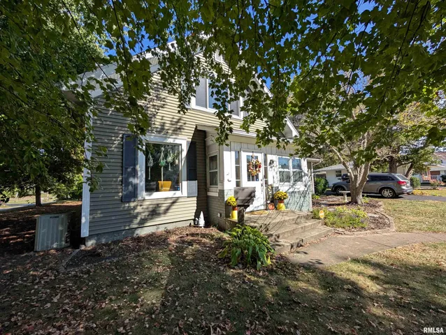 $174,900 | 1589 West Water Street, Galesburg, IL 61401