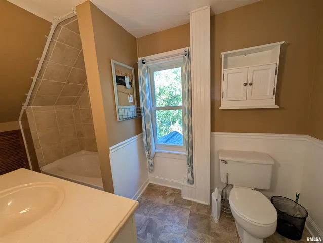 $174,900 | 1589 West Water Street, Galesburg, IL 61401